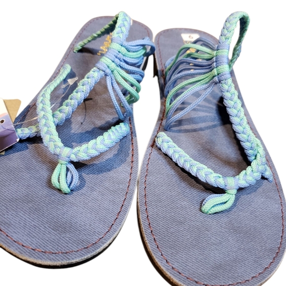 Plaka Sandals NWT Size 9 - Picture 6 of 6